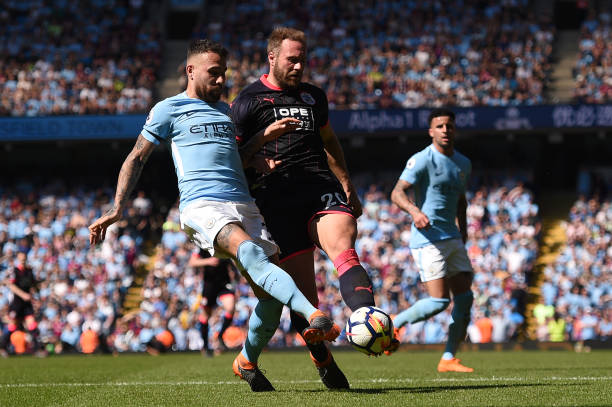 住皇马后防 住皇马后防